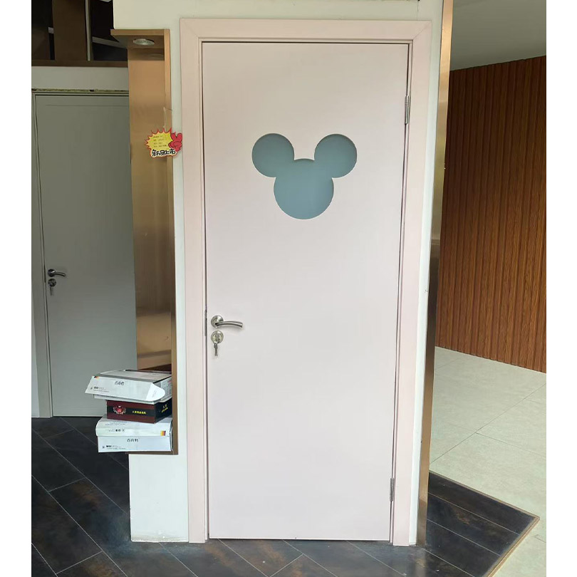 Деревянная дверь